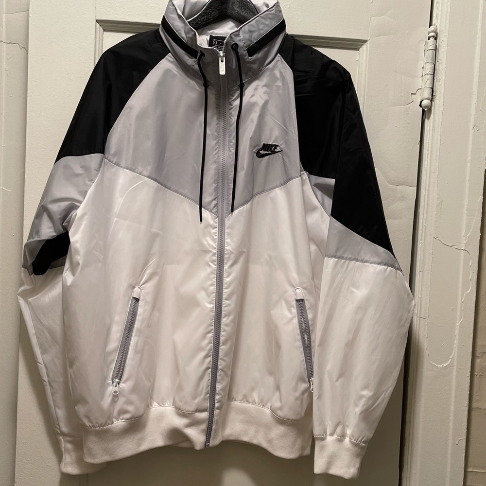 NIKE Windbreaker